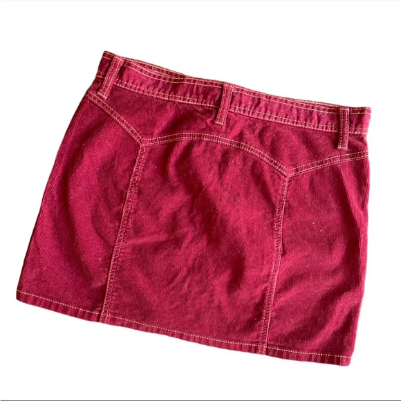Gap Women’s Y2K Corduroy Mini Skirt Burgundy Stitch Yoked Grunge Size 8 - Picture 2 of 3